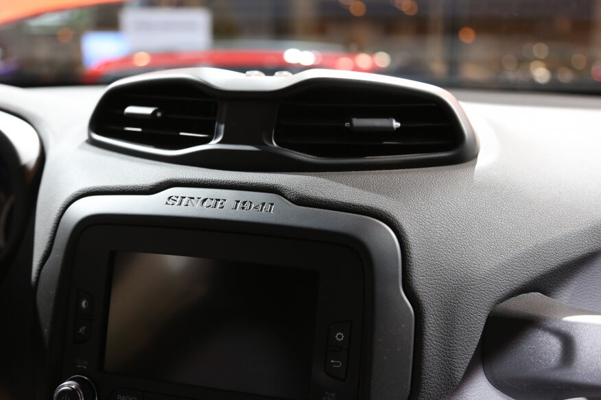 Jeep Renegade detal desta rozdzielcza