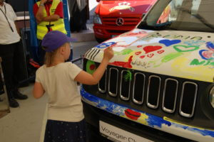 Kolorowy piknik z malowaniem Jeep'a Renegade'a