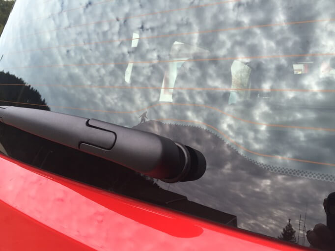 sylwetka yeti wylna szyba jeep renegade