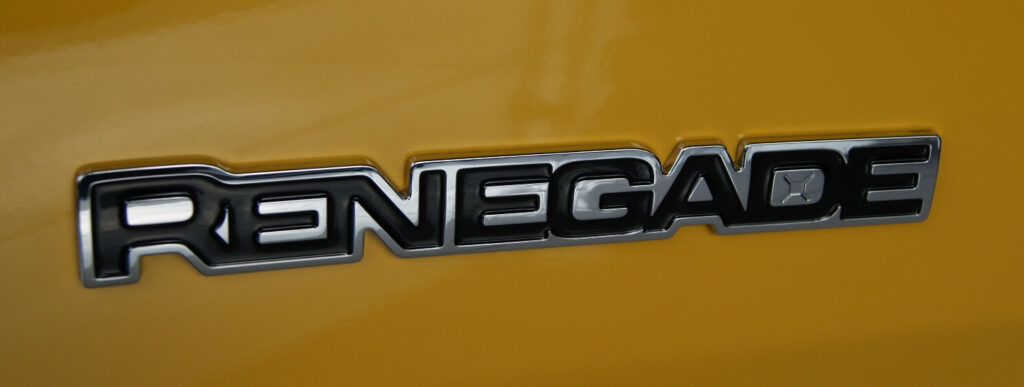 motyw kanistra w emblemacie renegade