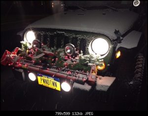 Jeep w świątecznym klimacie