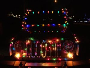 Jeep w świątecznym klimacie