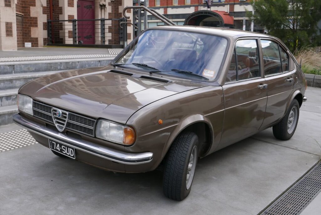 1974 - Alfa Romeo Alfasud - czterodrzwiowy sedan