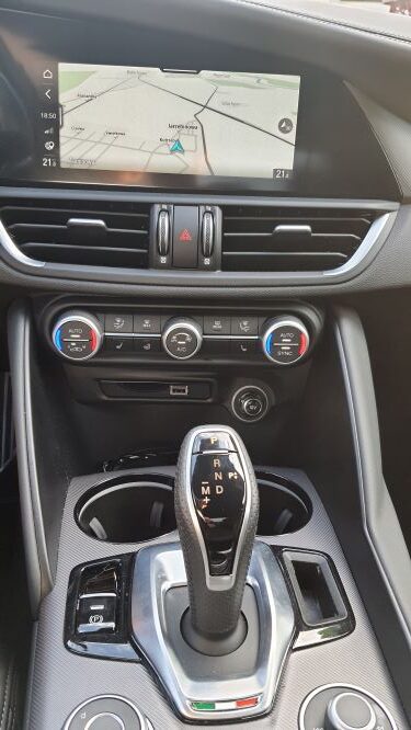 Sterowanie w Giulii Veloce