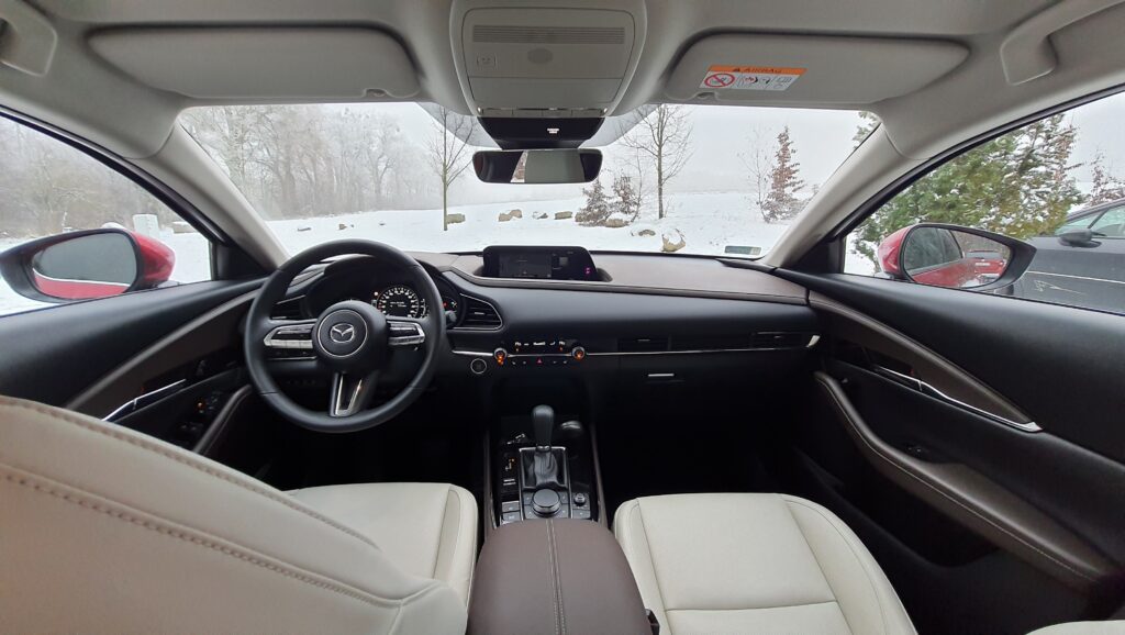 Wnętrze Mazdy CX-30