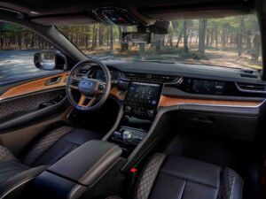 Wnętrze Nowego Jeepa Grand Cherokee plug-in hybrid